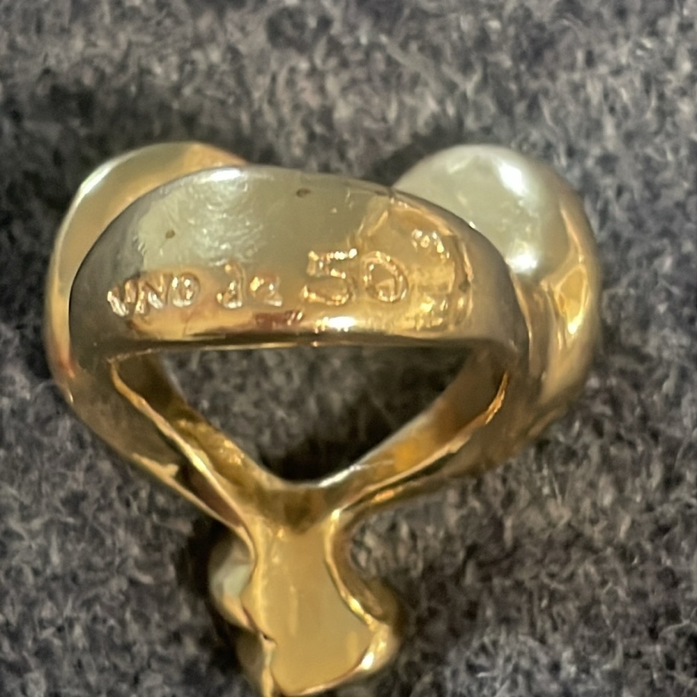 Uno de 50 Nailed Heart Shaped Gold ring - Picture 7 of 8